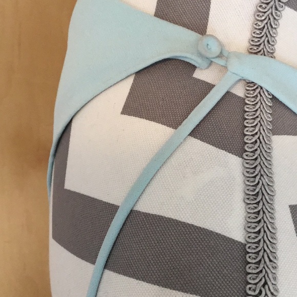 Halston sleeveless CREPE GOWN WITH BACK DRAPE - Picture 6 of 8